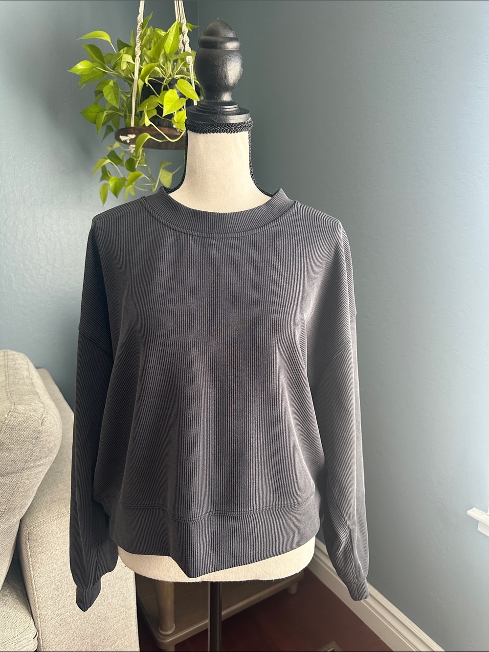 lululemon women’s softstreme perfectly oversized cropped crew sweatshirt, size 8